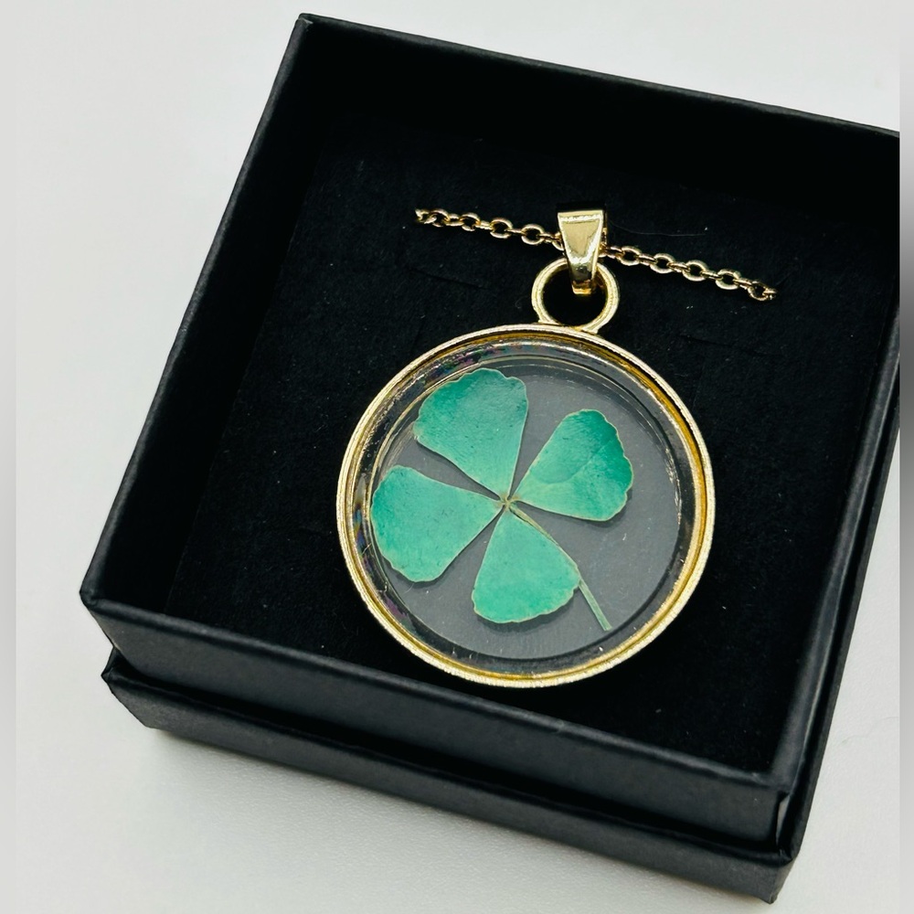 Lucky Green Four Leaf Clover Shamrock Irish St. Patrick’s Day Gold Necklace